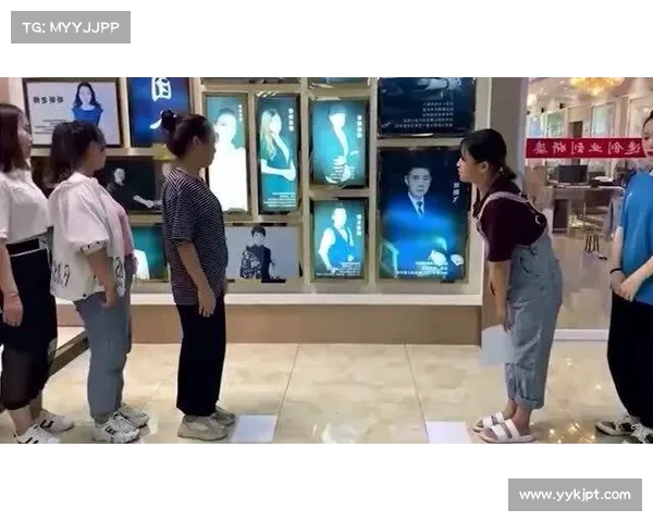 更衣室内的微妙氛围与团队精神：探索运动员间的无声互动与情感交流